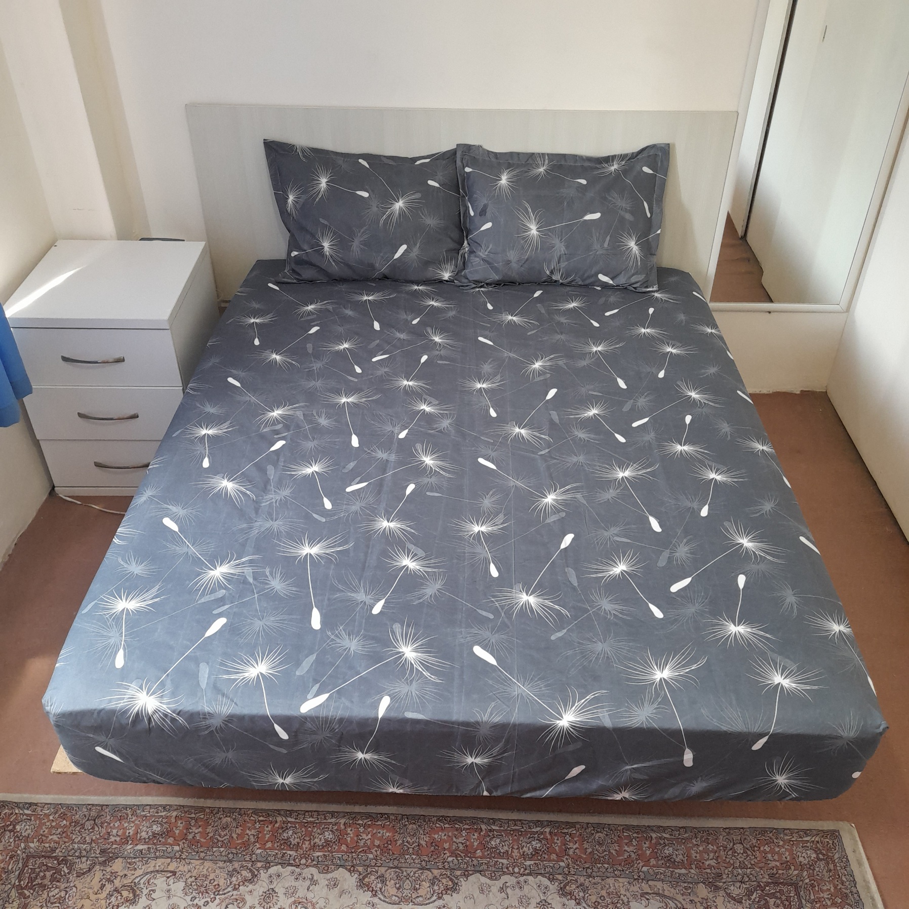 سرویس ملحفه مدل کشدار ni09061 طرح قاصدک کد 140 دو نفره سه تکه