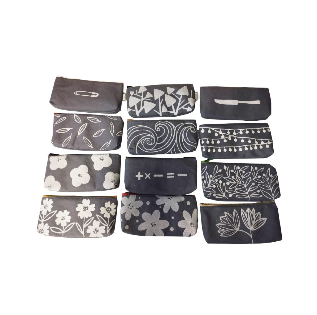 جامدادی پارچه ای متقال لیام مدل طوسی چاپ سفید کد L3073