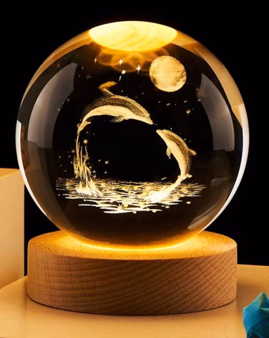 شب خواب مدل گوی کریستالی طرح دلفین قطر گوی 6 سانتی متر