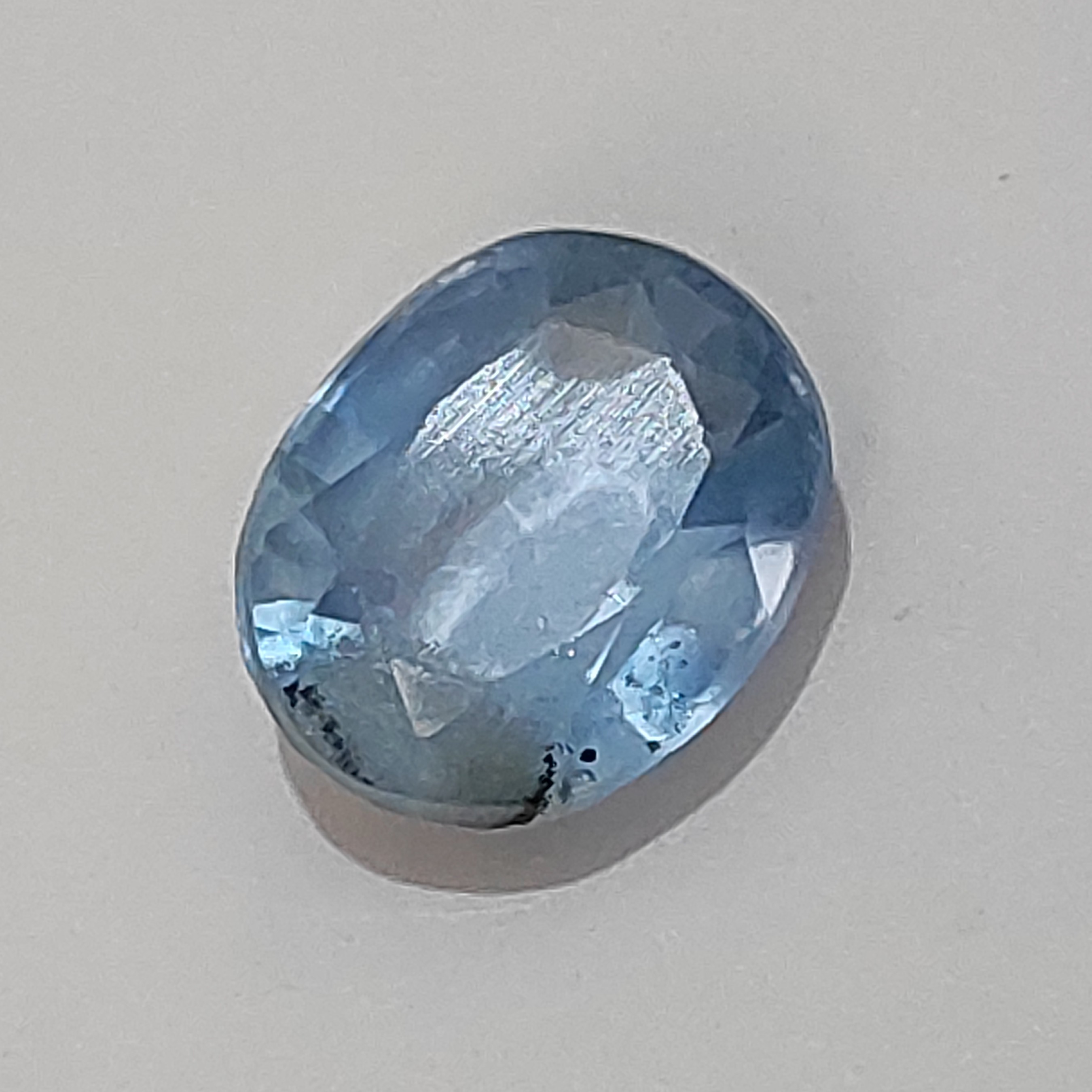 توپاز آبی یا بلو توپاز  10.25 قیراطی سختی 8 تراش عالی بی نقص t3