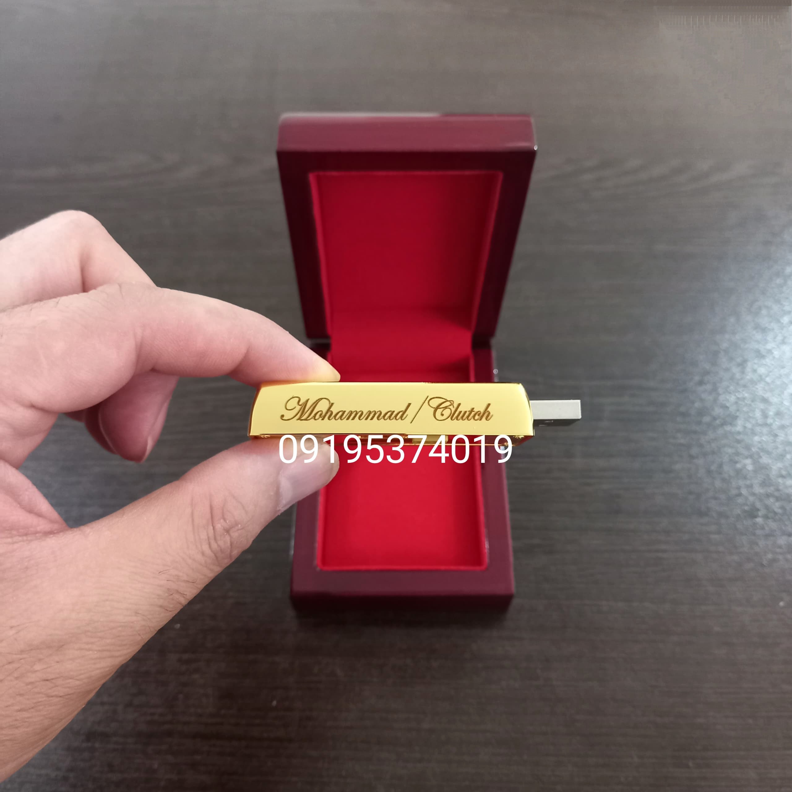 فلش روکش طلا شناسنامه دار 32گیگ همراه با جعبه چوبی ارجینال و امکان حک اسم 