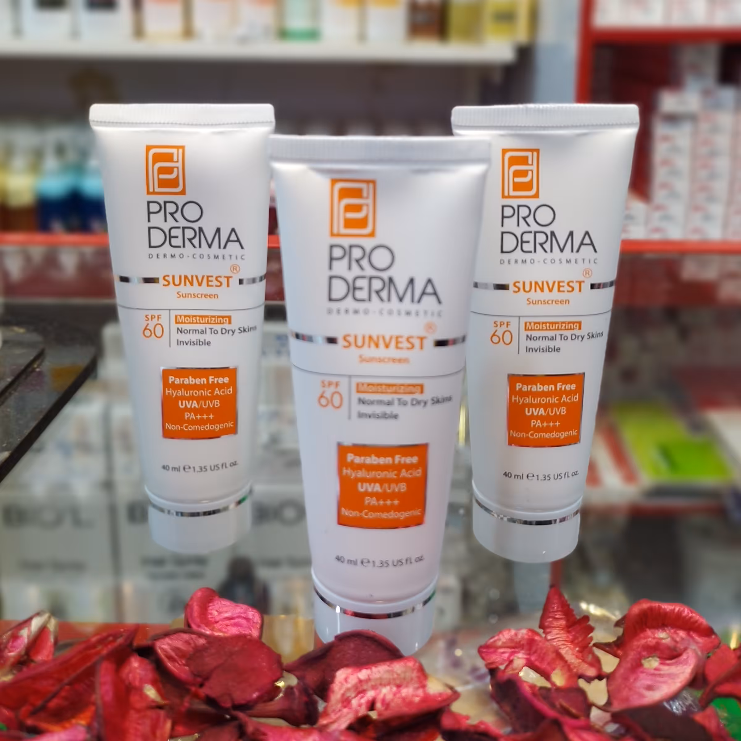 ضدآفتاب حاوی مرطوب کننده SPF60 بی رنگ پرودرما مناسب برای پوست های معمولی و خشک

