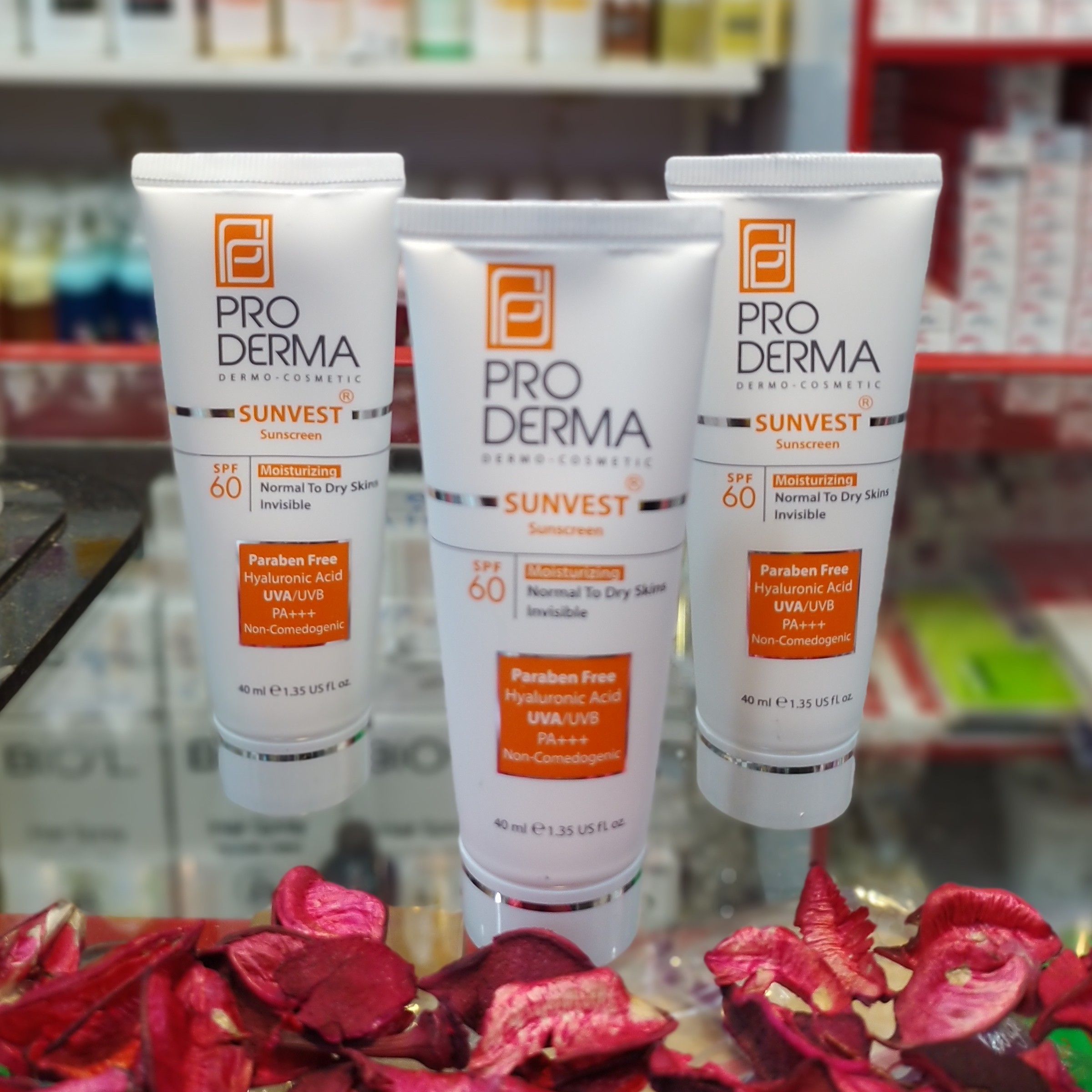 ضدآفتاب حاوی مرطوب کننده SPF60 بی رنگ پرودرما مناسب برای پوست های معمولی و خشک