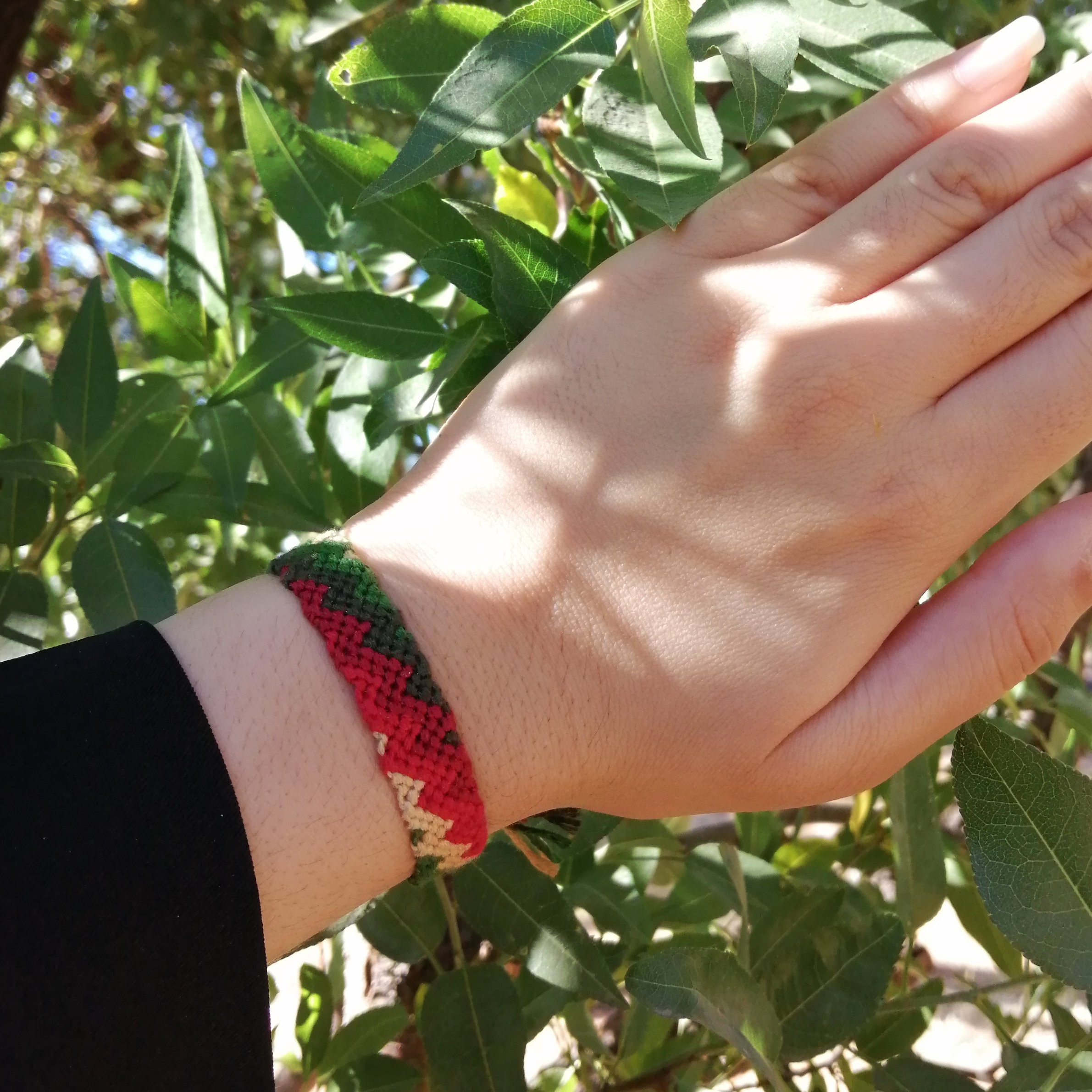 دستبند های دوستی با جنس نخ و ساخته شده با دست