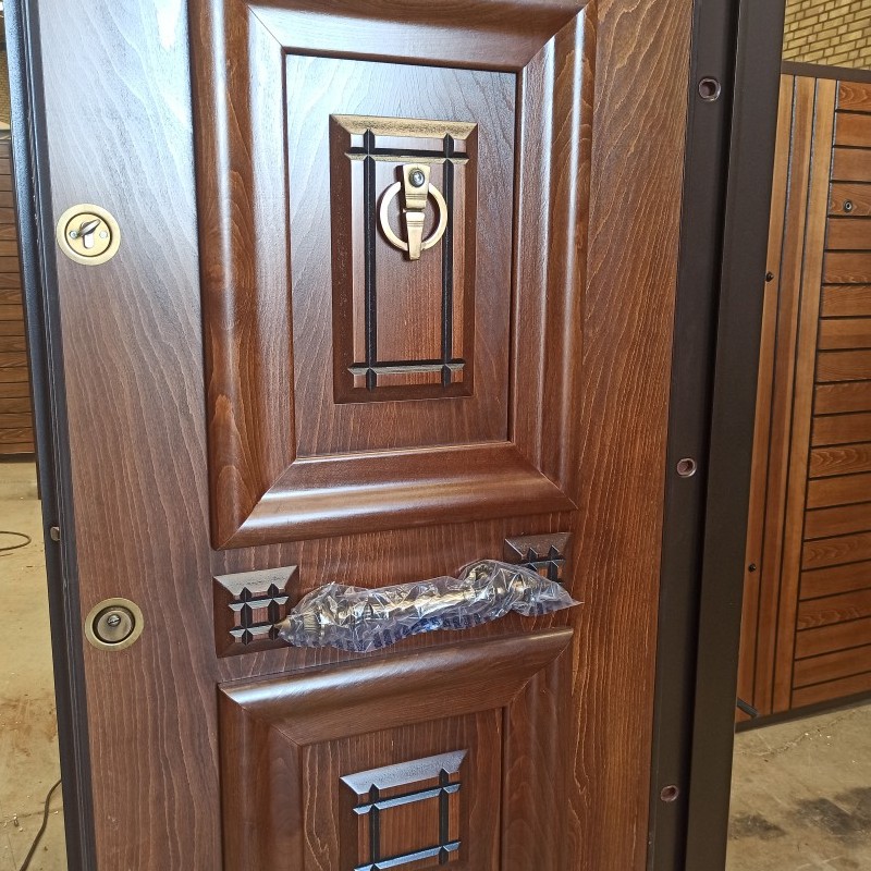 درب ضد سرقت سوپر راش با رنگ پلی اتراین و یراق کاله