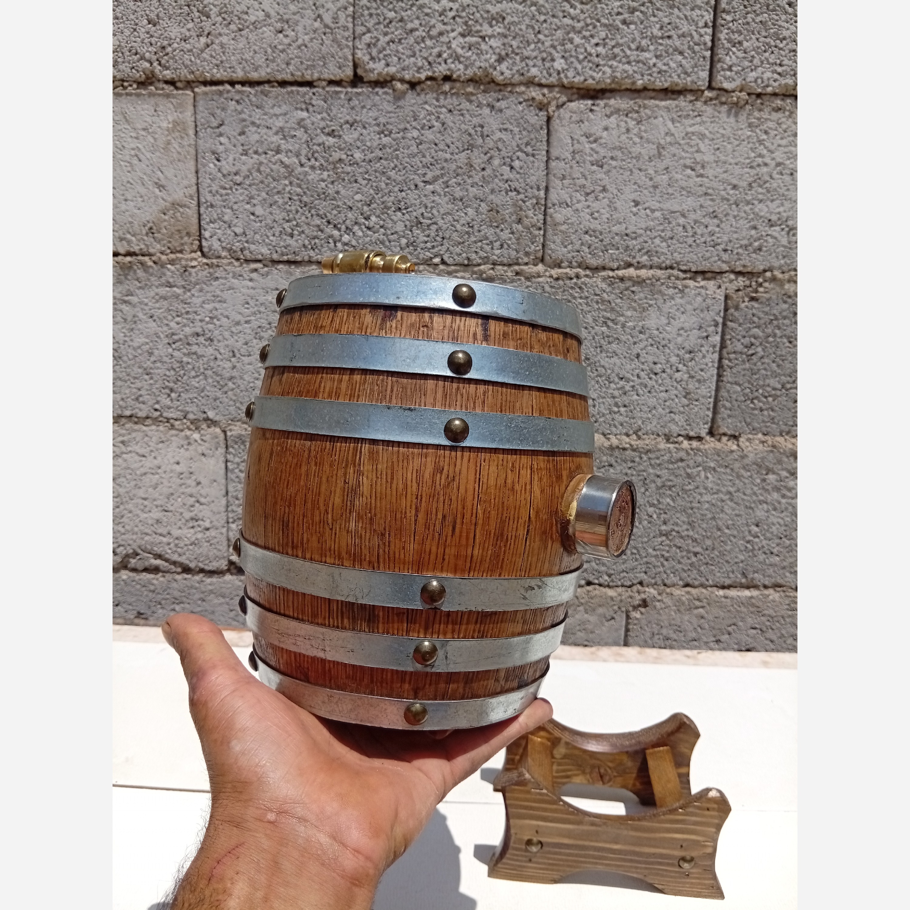 بشکه 3لیتری کادویی  نقلی چوب  بلوط امریکایی  اصلی تولید به روش حرارتی با تسمه فلزی   وتزیینات  داخل مخزن کامل چوب هست  