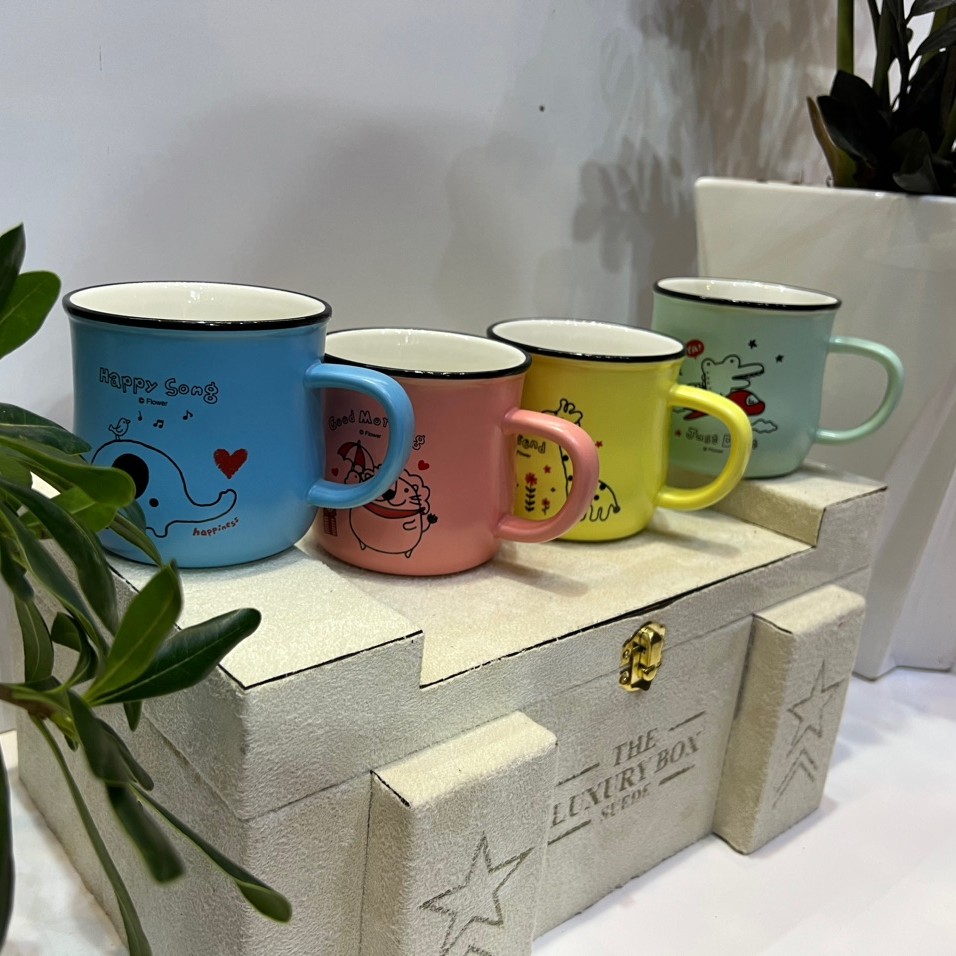 ماگ رنگی سبک و رنگ ثابت و جنس خوب