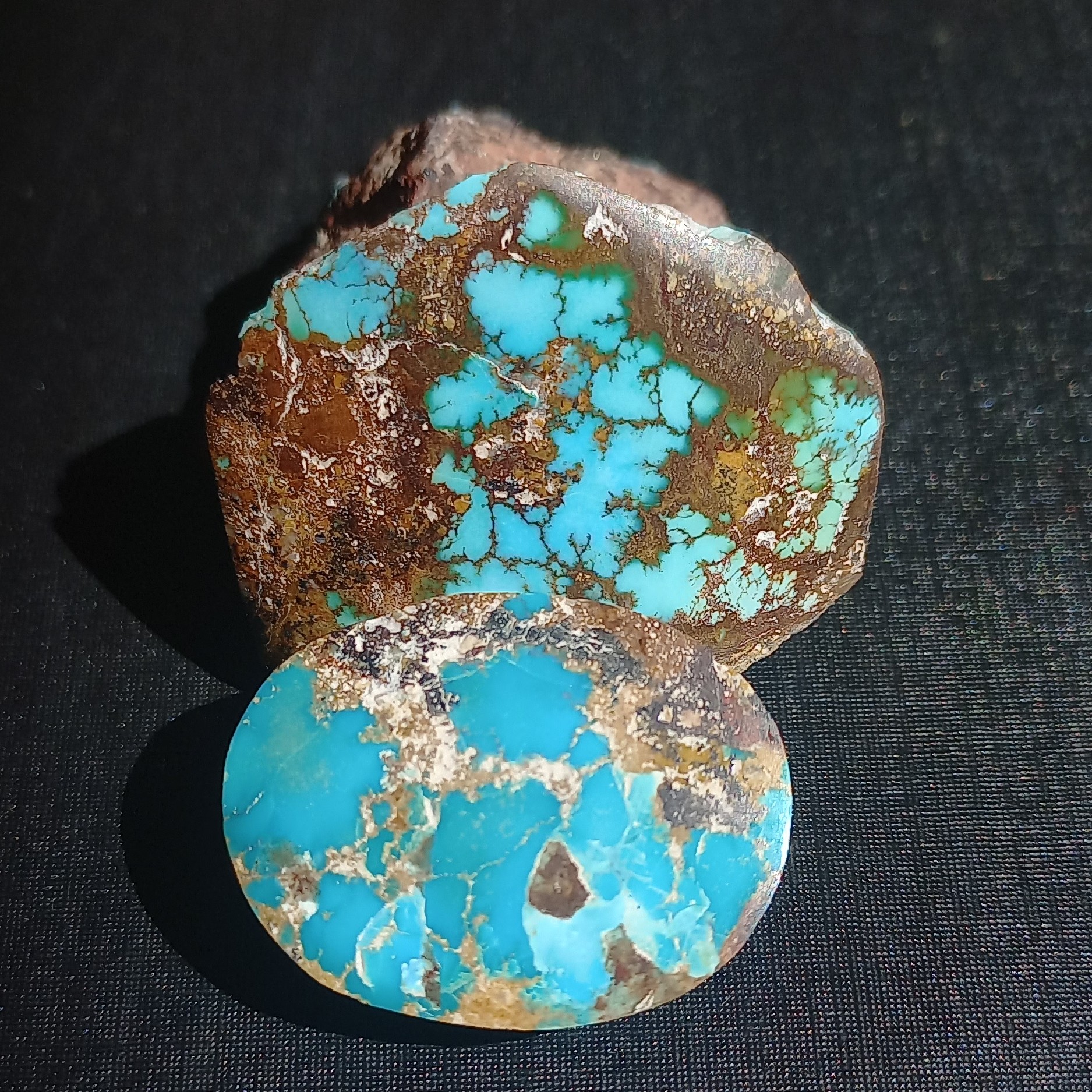 فیروزه نیشابور اصل و معدنی سبزابی طبع    بسیار زیبا به وزن 6 گرم سایز 20.5در26.5 میلیمتر