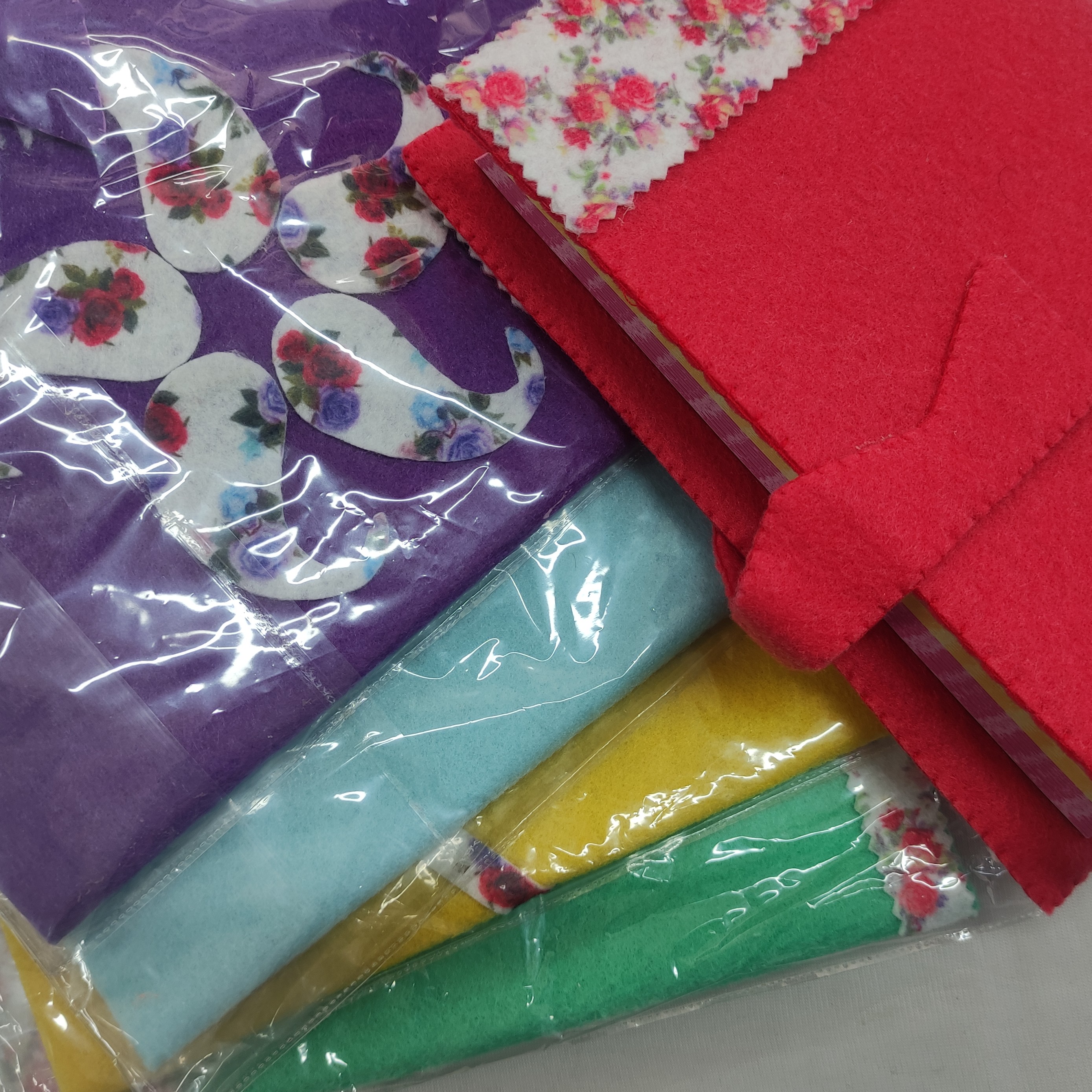 جلد قرآن رقعی   نمدی دکمه مگنتی  در 5 رنگ 