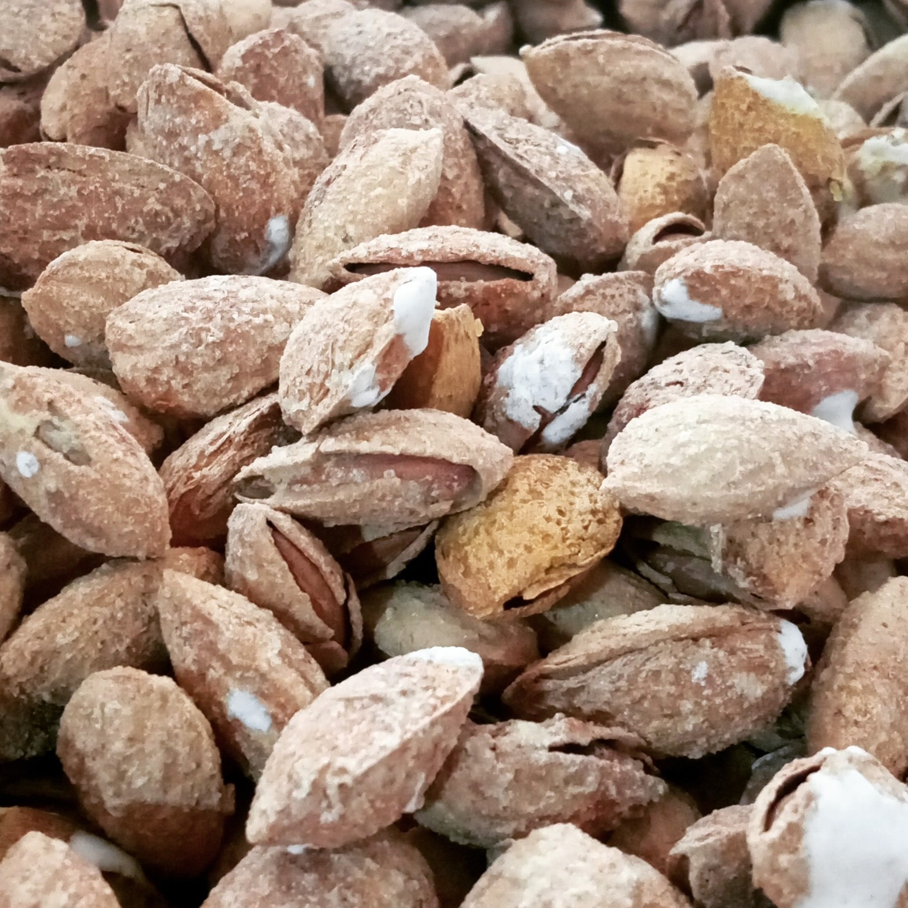 بادام پوست کاغذی شور 