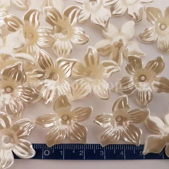 گل کریستال کرم