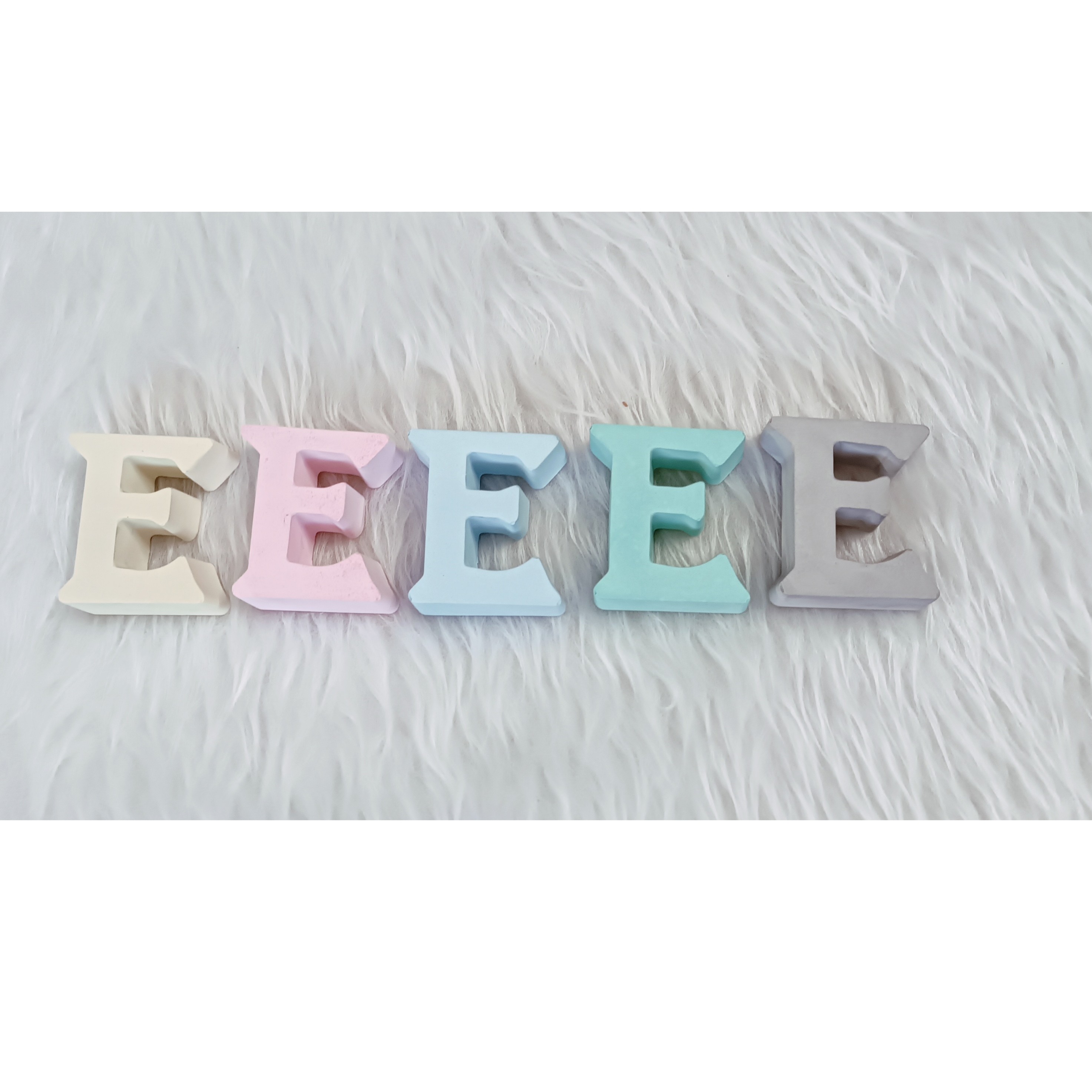 حروف رنگی اسم Eرومی