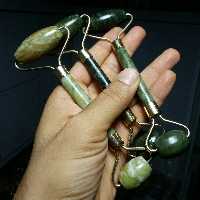 ماساژور صورت جید رولر سنگ یشم طبیعی مثل ضد پیری ماساژ صورت برطرف کردن چین و چروک های صورت کاهش استرس آرامش دهنده