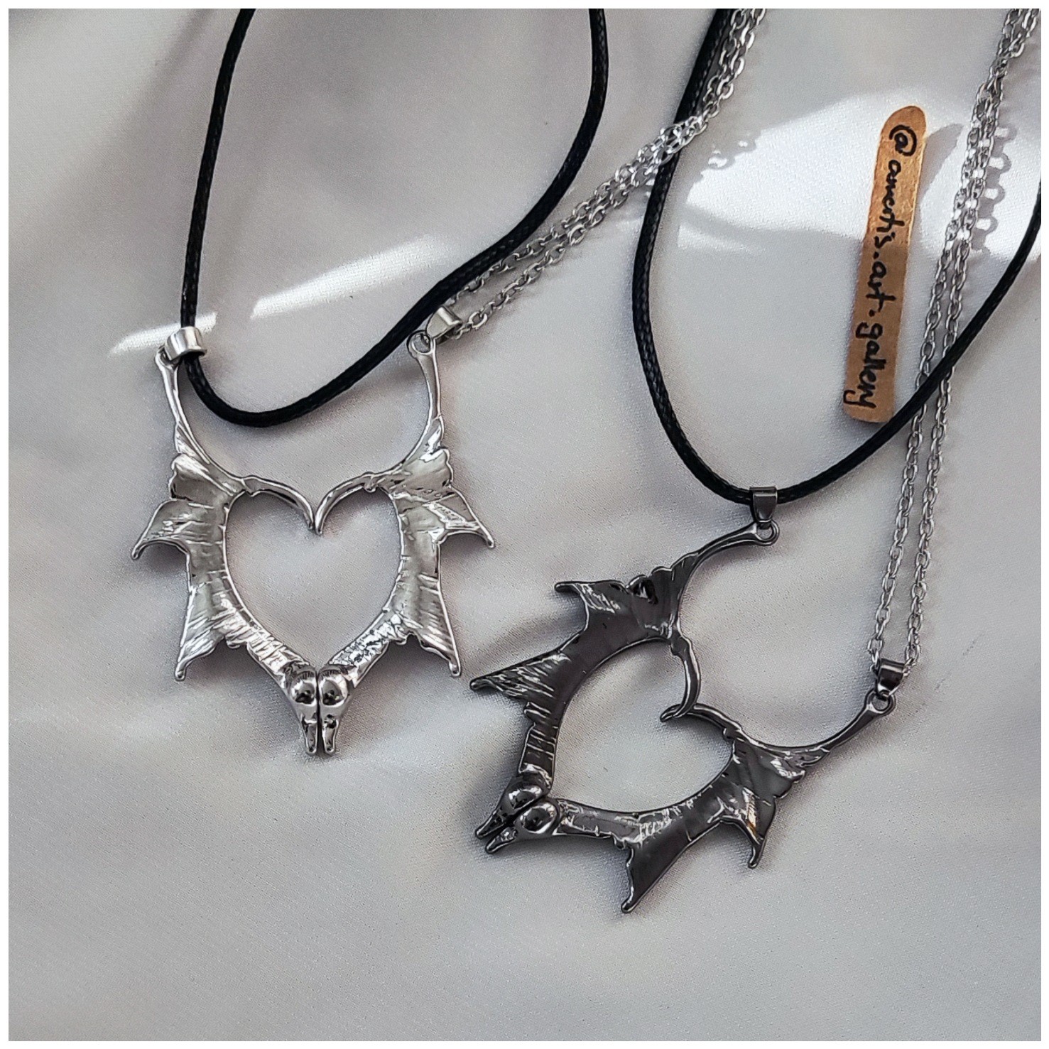 یک ست گردنبند قلب مگنتی اژدها