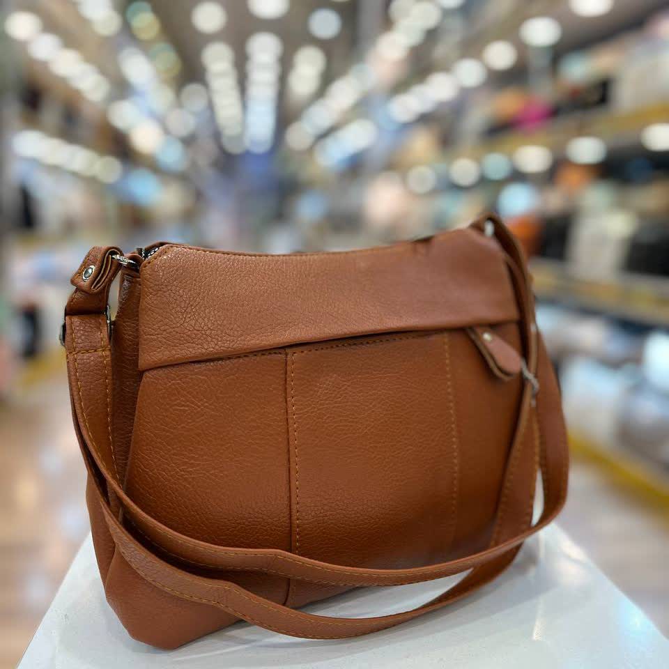 کیف زنانه و دخترانه متوسط حالت پاسپورتی و جادار دوشی و دستی کد ha974/