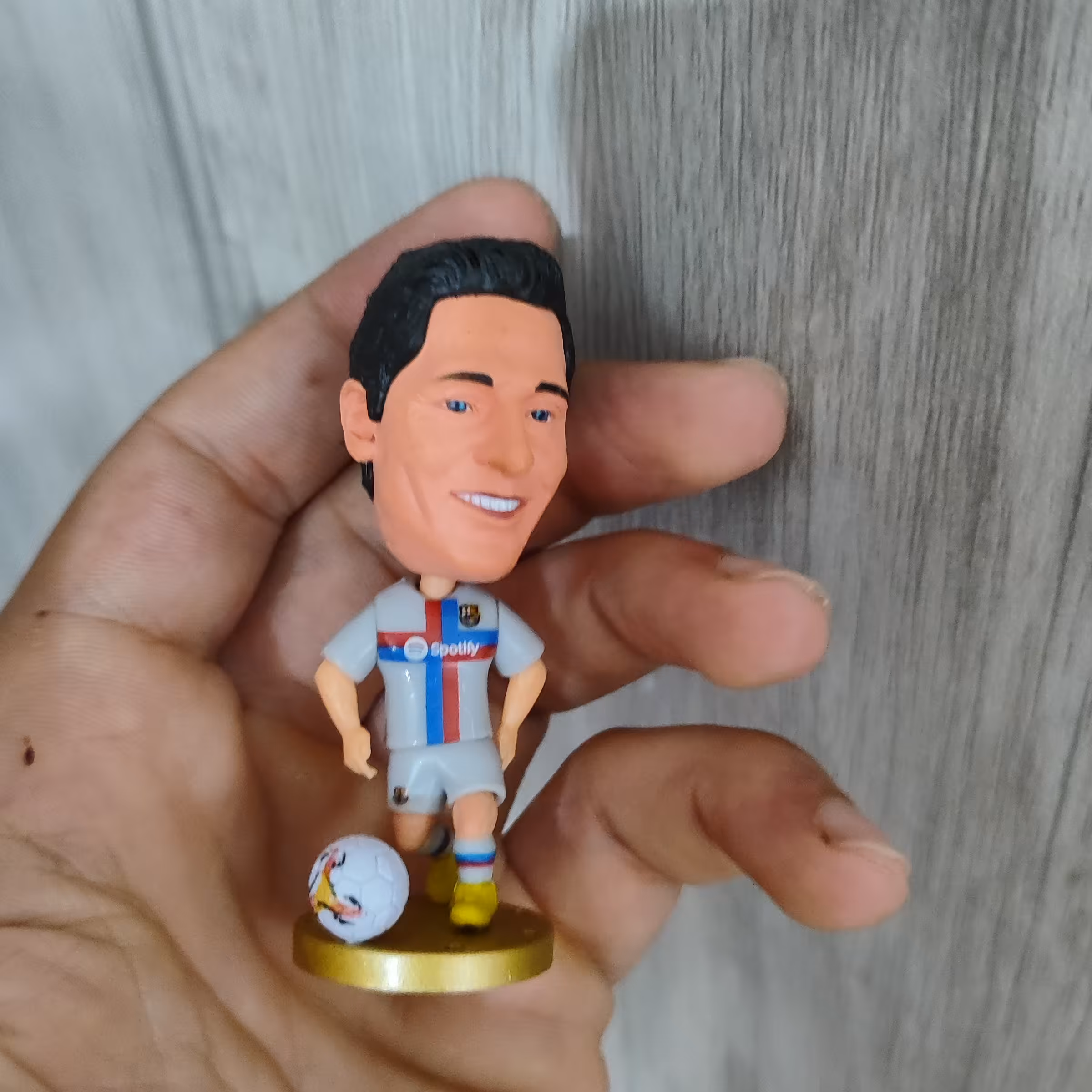 اکشن فیگور فوتبالی ساکروی لوادونسکی بارسلونا soccerwefigures 