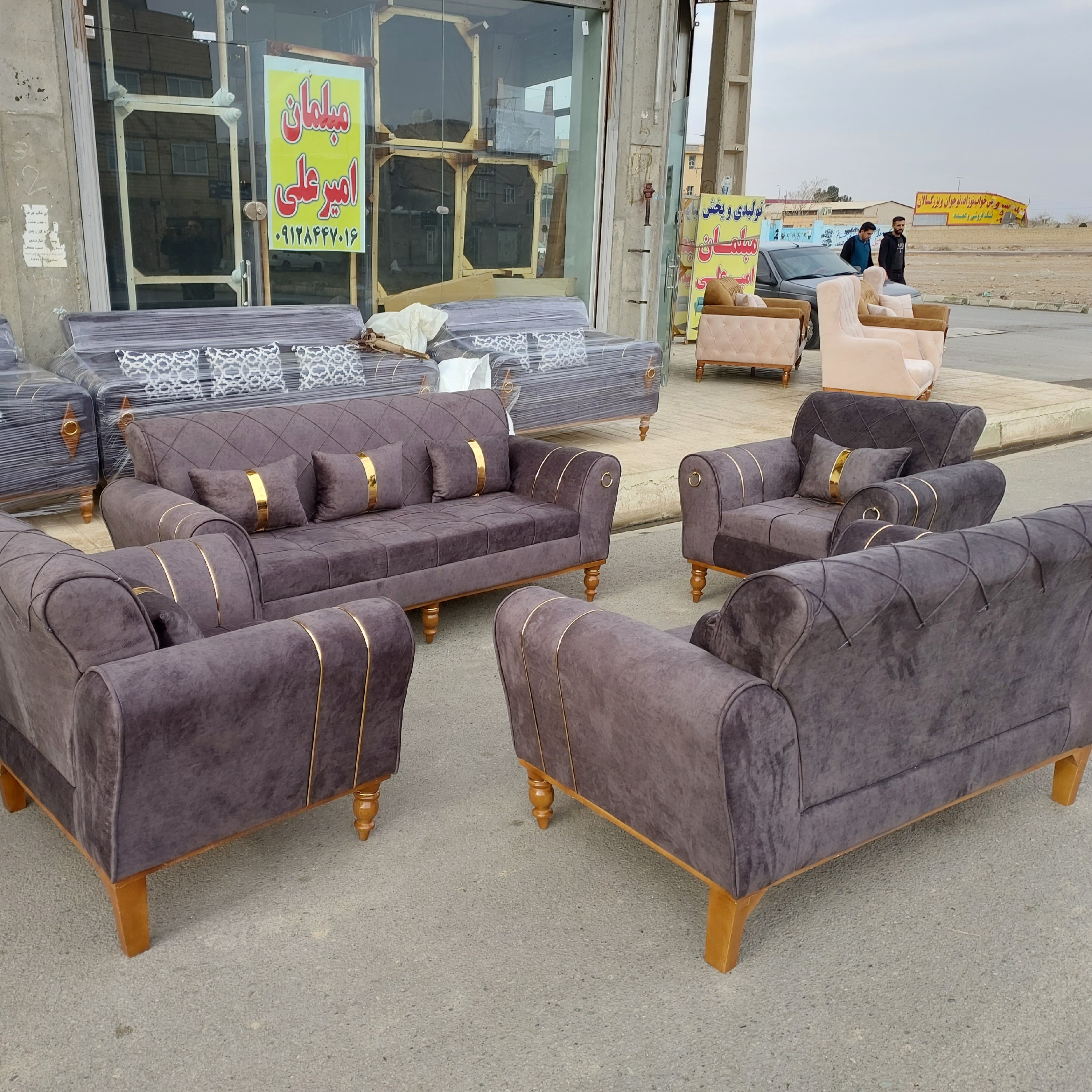 مبل نیو راحتی پایه خراطی چوبی رنگ بندی به دلخواه مشتری