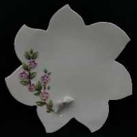 شیرینی خوری سرامیکی هیوا طرح رز برجسته پایه دار کد 11017439