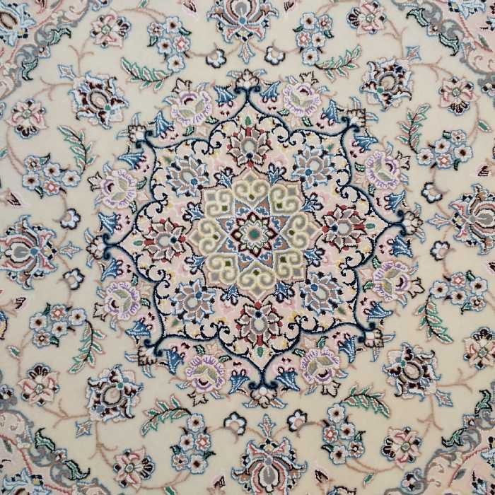 فرش دستباف یک و نیم متری طرح گرد مدل نایین D