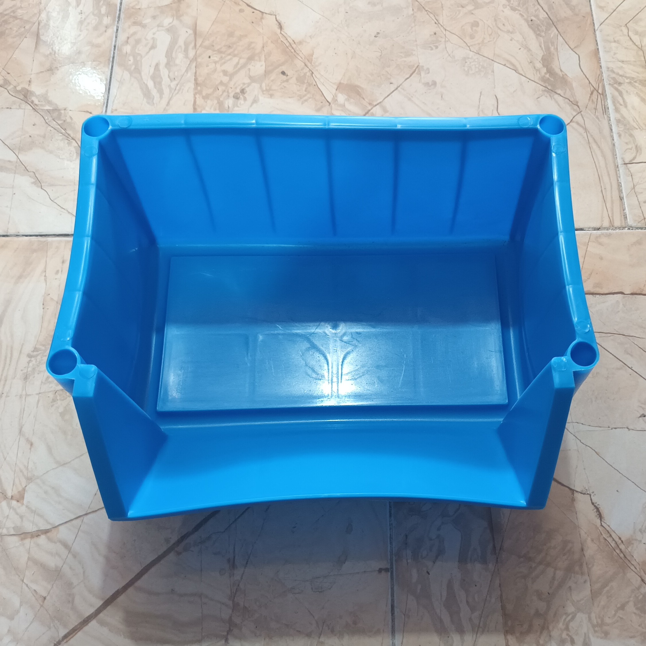 پالت ابزار سایز بزرگ در دو رنگ قرمز  و آبی 15 عددی، قیمت هر پالت 56000 تومان، مناسب برای ابزارفروشی ها و سایر مشاغل