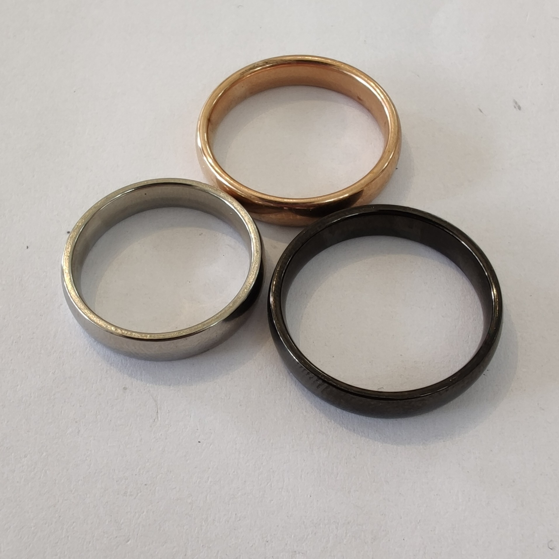 انگشتر رینگ ساده.پر فروش . رنگ ثابت