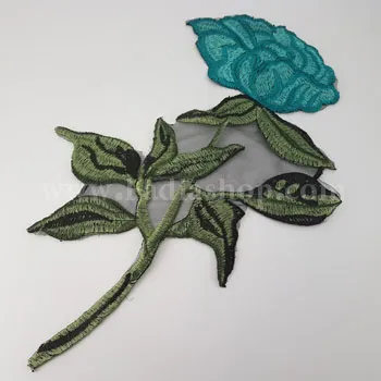 گل تزئینی رز رنگی