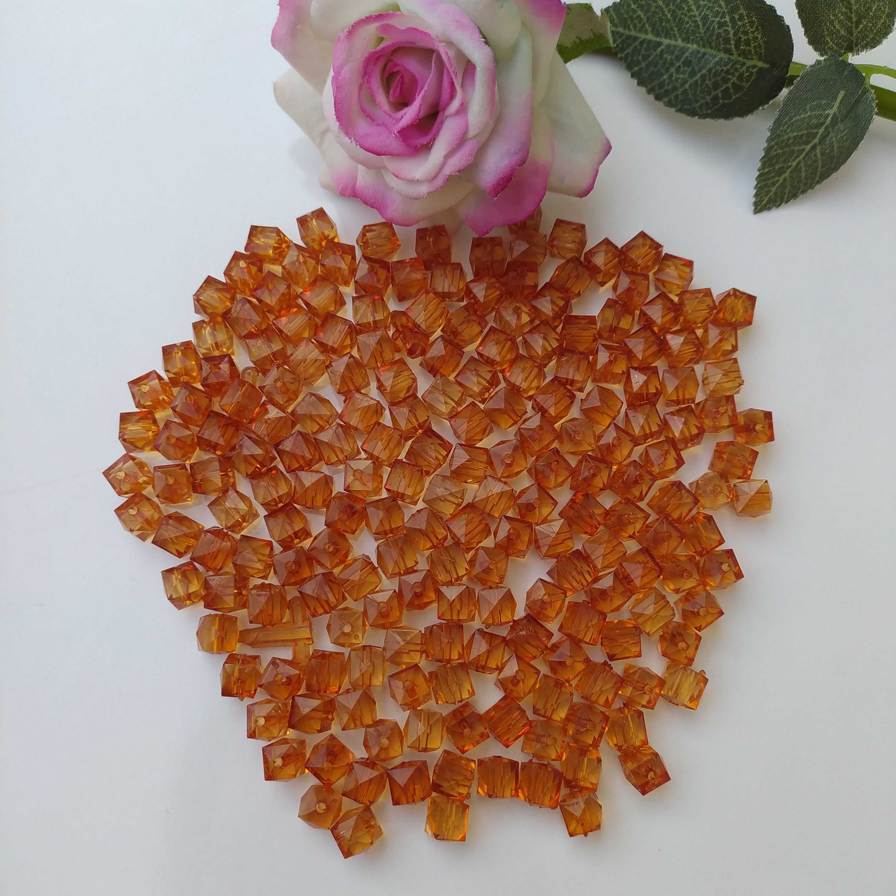 کریستال پلاستیکی مکعبی خارجی سایز 8  (پک 50 گرمی) نارنجی تیره 180 عددی 