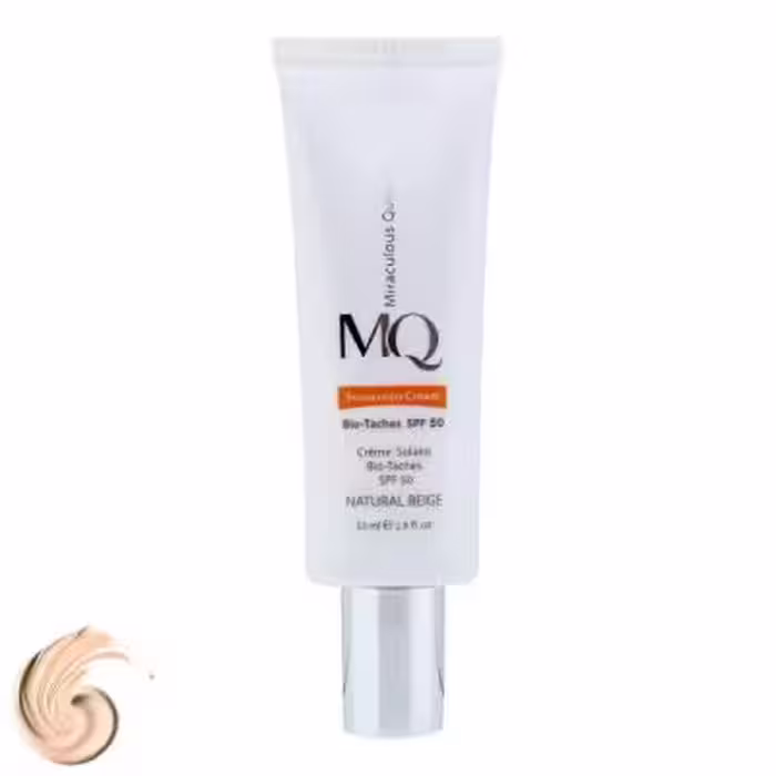 کرم ضد آفتاب رنگی ام کیو SPF50 مدل NATURAL BEIGE BIO TACHES مناسب انواع پوست، حجم 55 میلی‌لیتر
