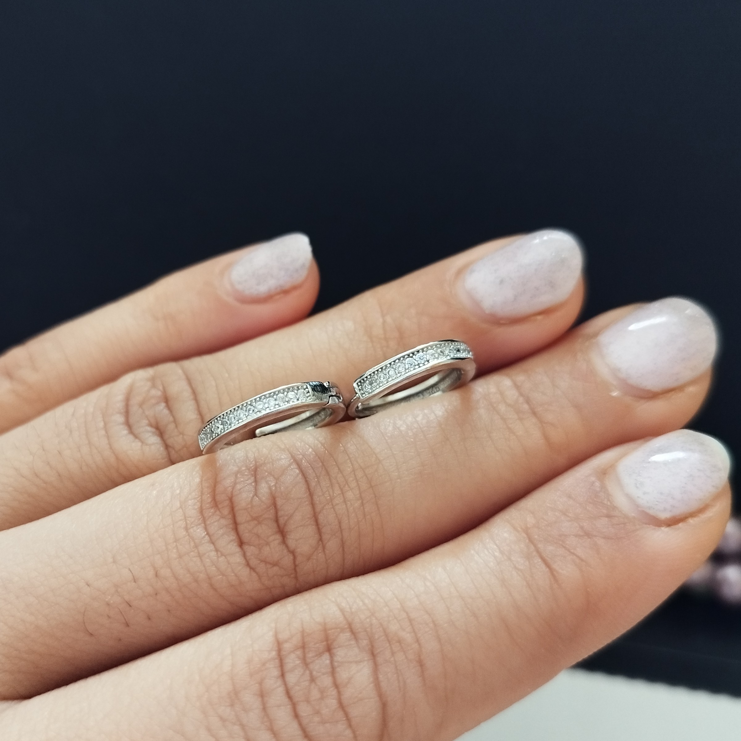 گوشواره نقره حلقه ای نگین دار و جذاب سایز متوسط