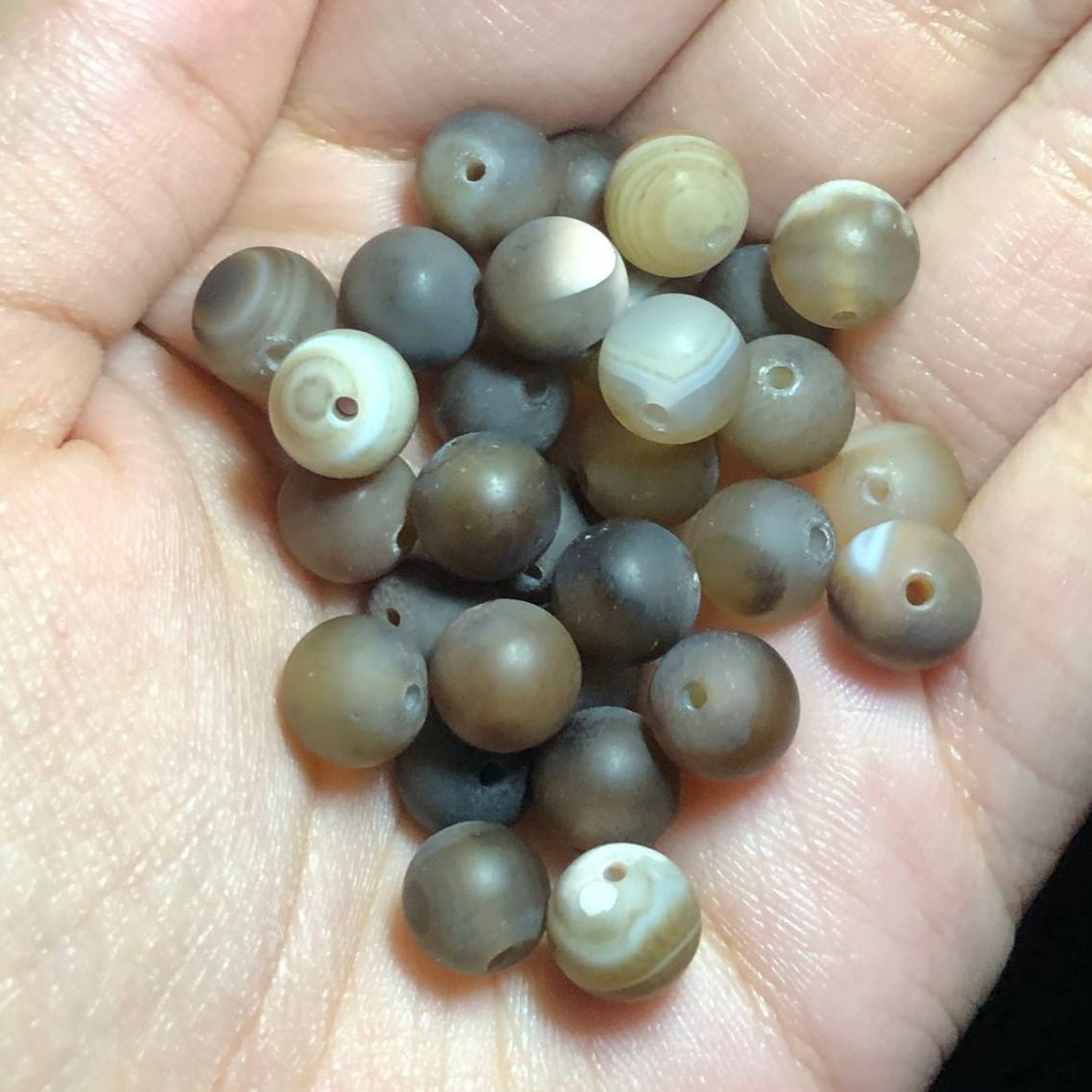 مهره سنگ عقیق سلیمانی رنگ مات صد در صد طبیعی سایز 8 قیمت دونه ای 11500کد 169