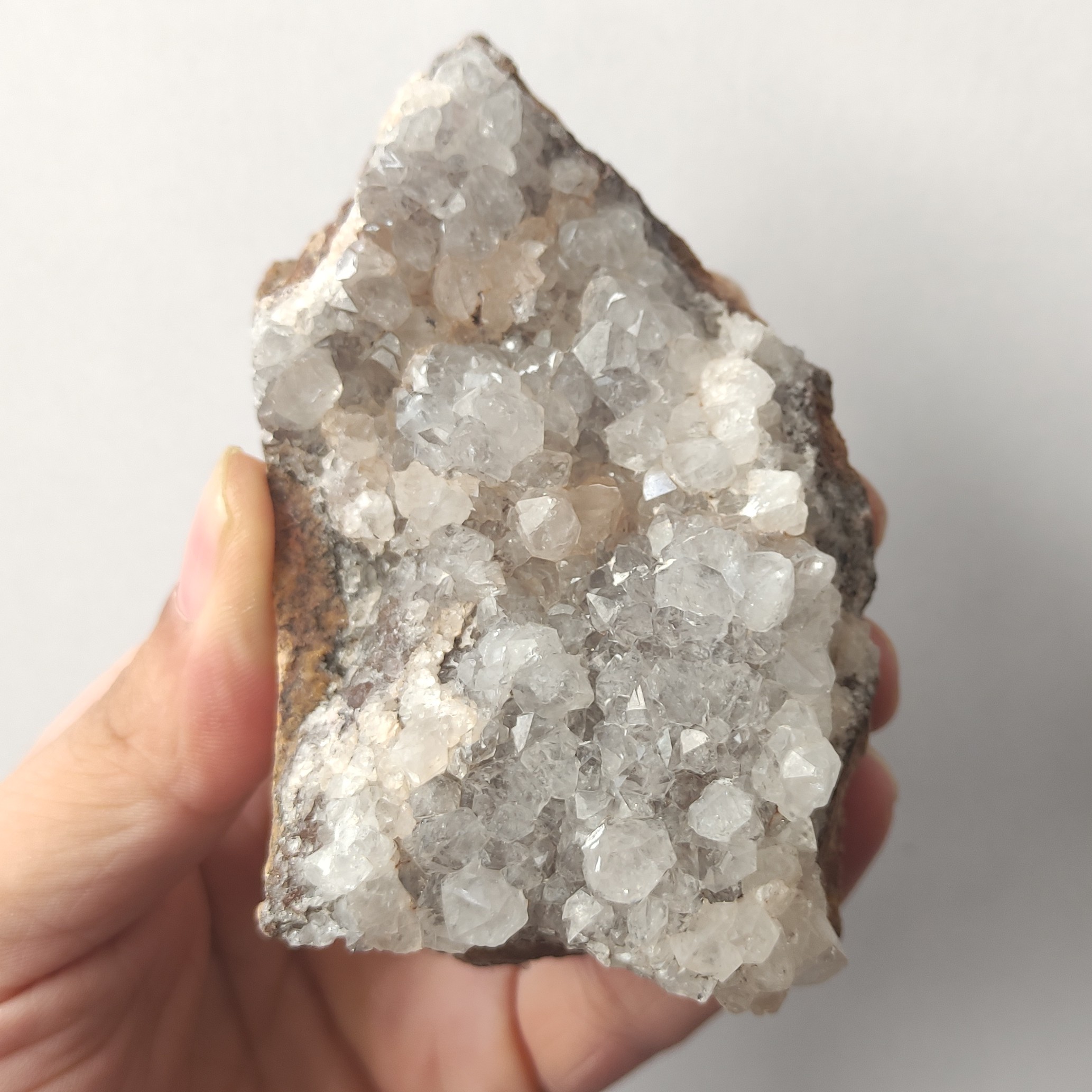 راف کوارتز سفید اصل معدنی طبیعی بلورهای درشت براق درخشنده پر انرژی برای پاکسازی محیط مدیتیشن دکوراسیون کلکسیون کد RQ06