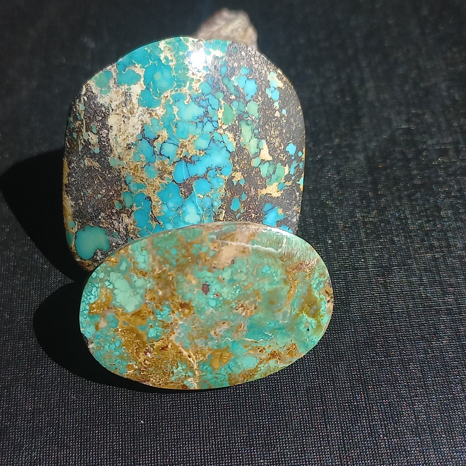 فیروزه نیشابور  اصل و معدنی سبزرنگ سایز بزرگ وزن 8 گرم