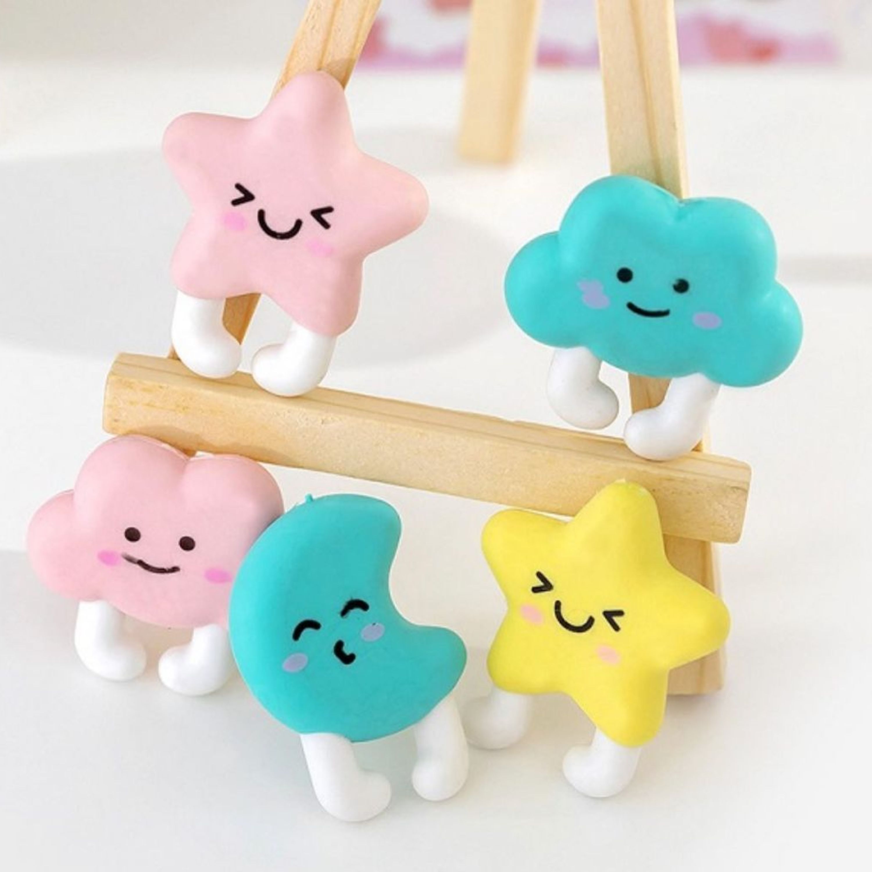 پاکن ماه و ستاره و ابر