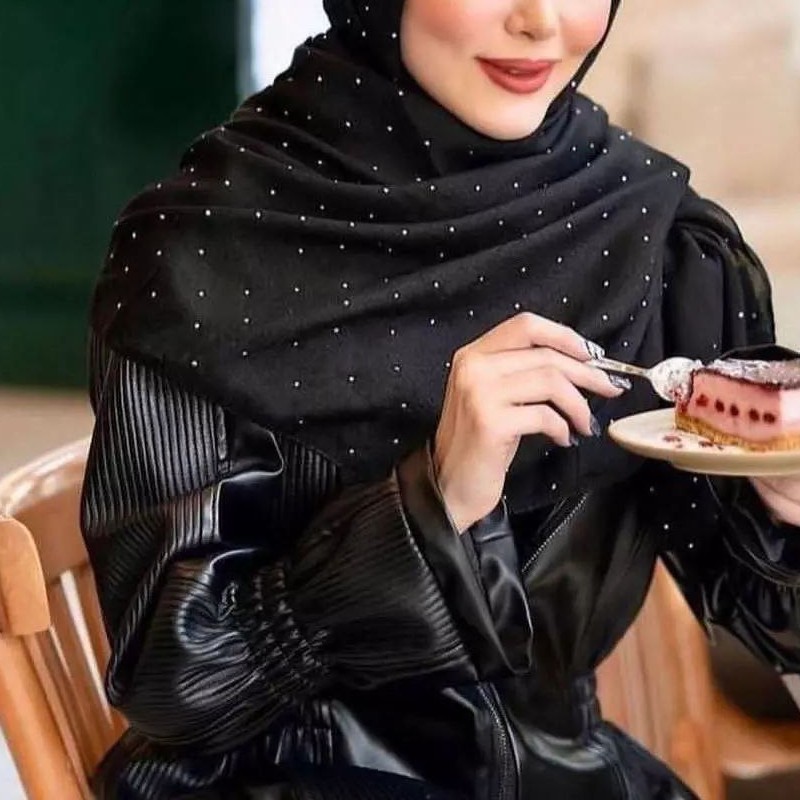 روسری بسیار شیک نگین دار جنس نخ اسلپ نگین دار ایستایی عالی مجلسی