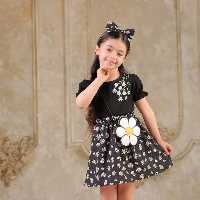 چهارتکه دخترانه محرمی شیک بابونه (تیشرت، دامن، کیف و تل)