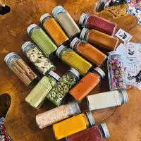 ادویه مک کارتی درب فلزی به همراه سری نمک پاش
