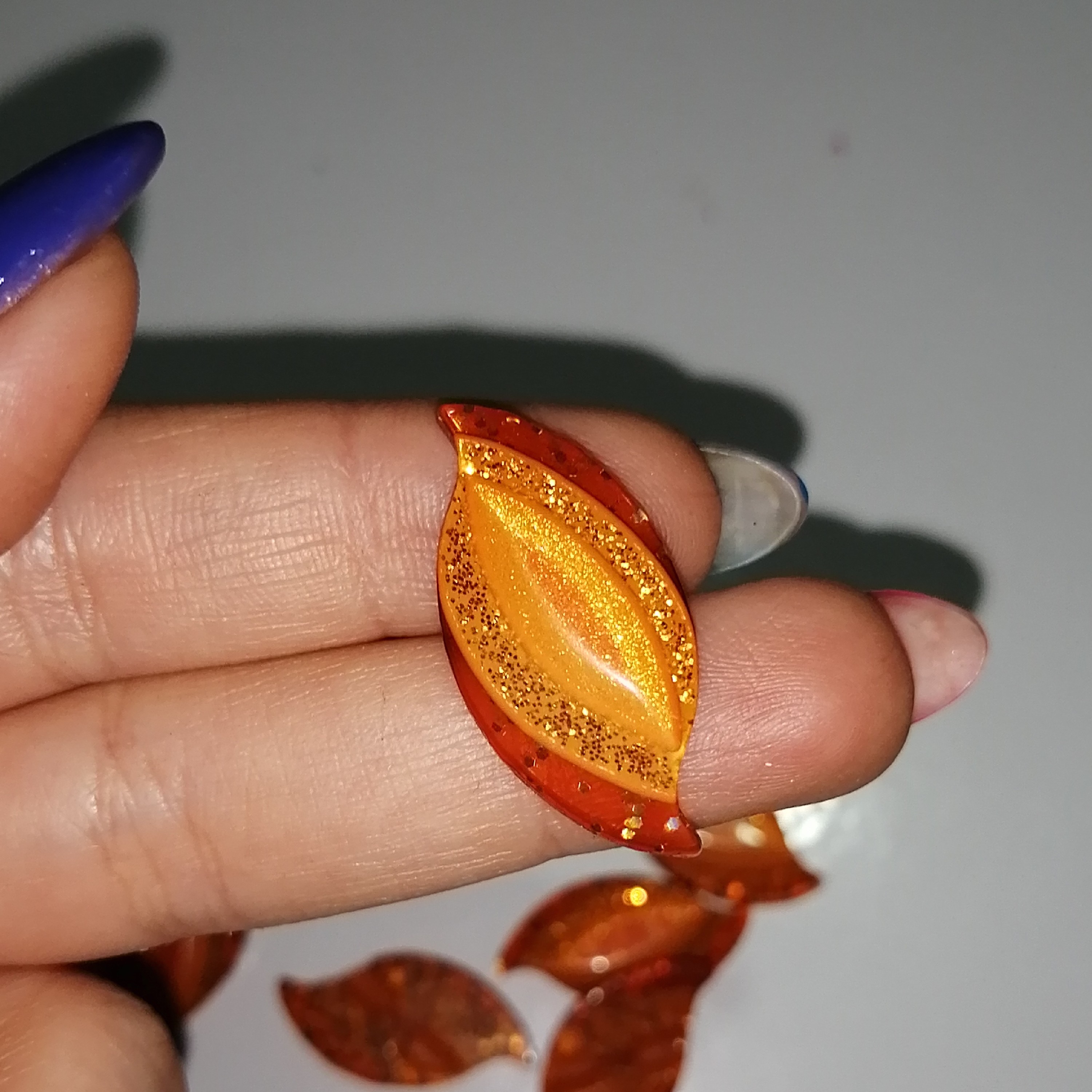  دکمه لباس شیشه ای رنگ نارنجی بسته 12 عددی 