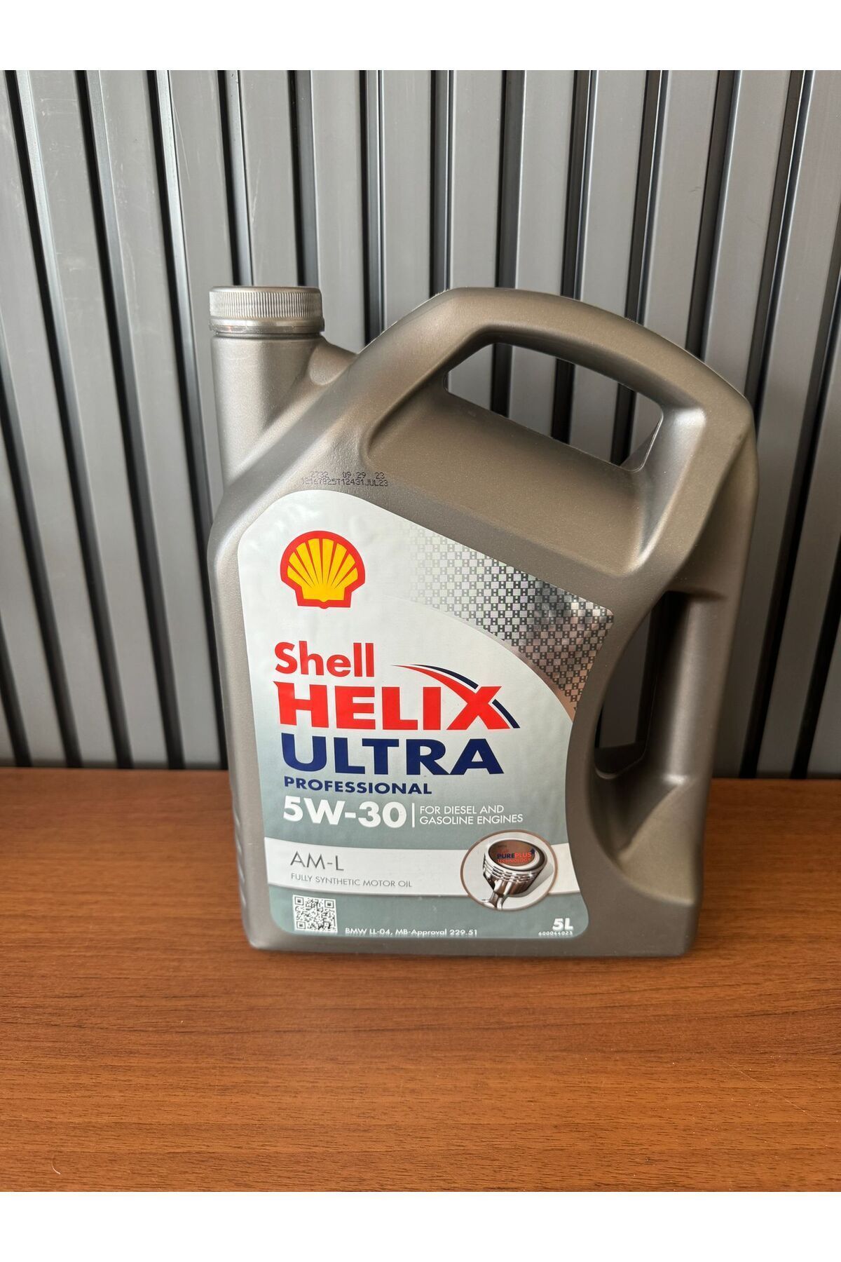روغن و مکمل موتور HELIX ULTRA PROFESSIONAL 5W 30 شل اورحینال Shell