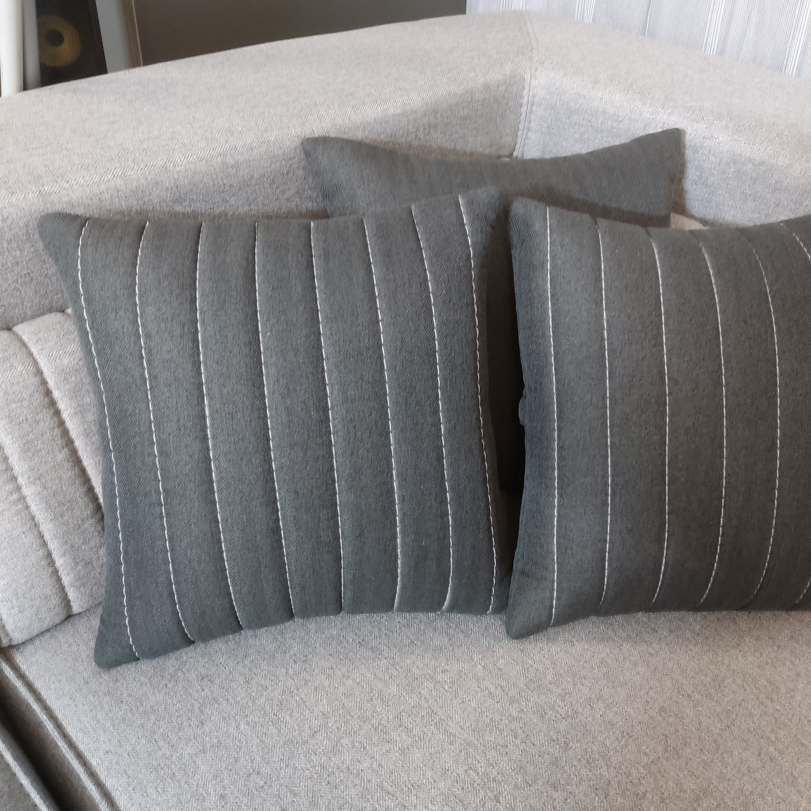 کاور کوسن با پارچه مبلی مخمل مسکو لایکو دوزی .مطلسه دوزی. ارسال رایگان