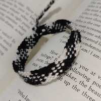 دستبند بافتنی