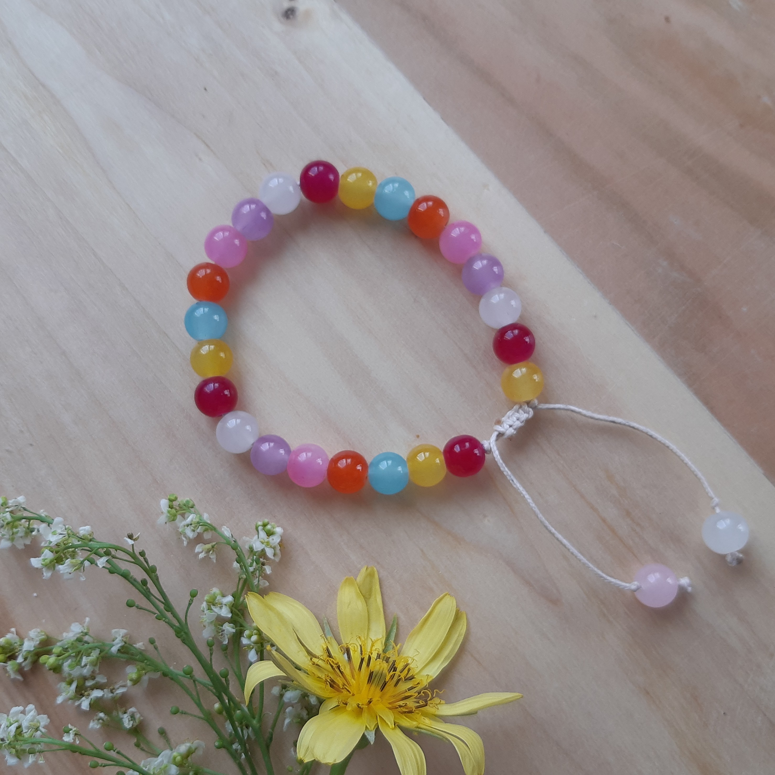 دستبند اسپرت با مهره سنگی (هفت رنگ) و قفل کشویی مناسب برای همه سنین