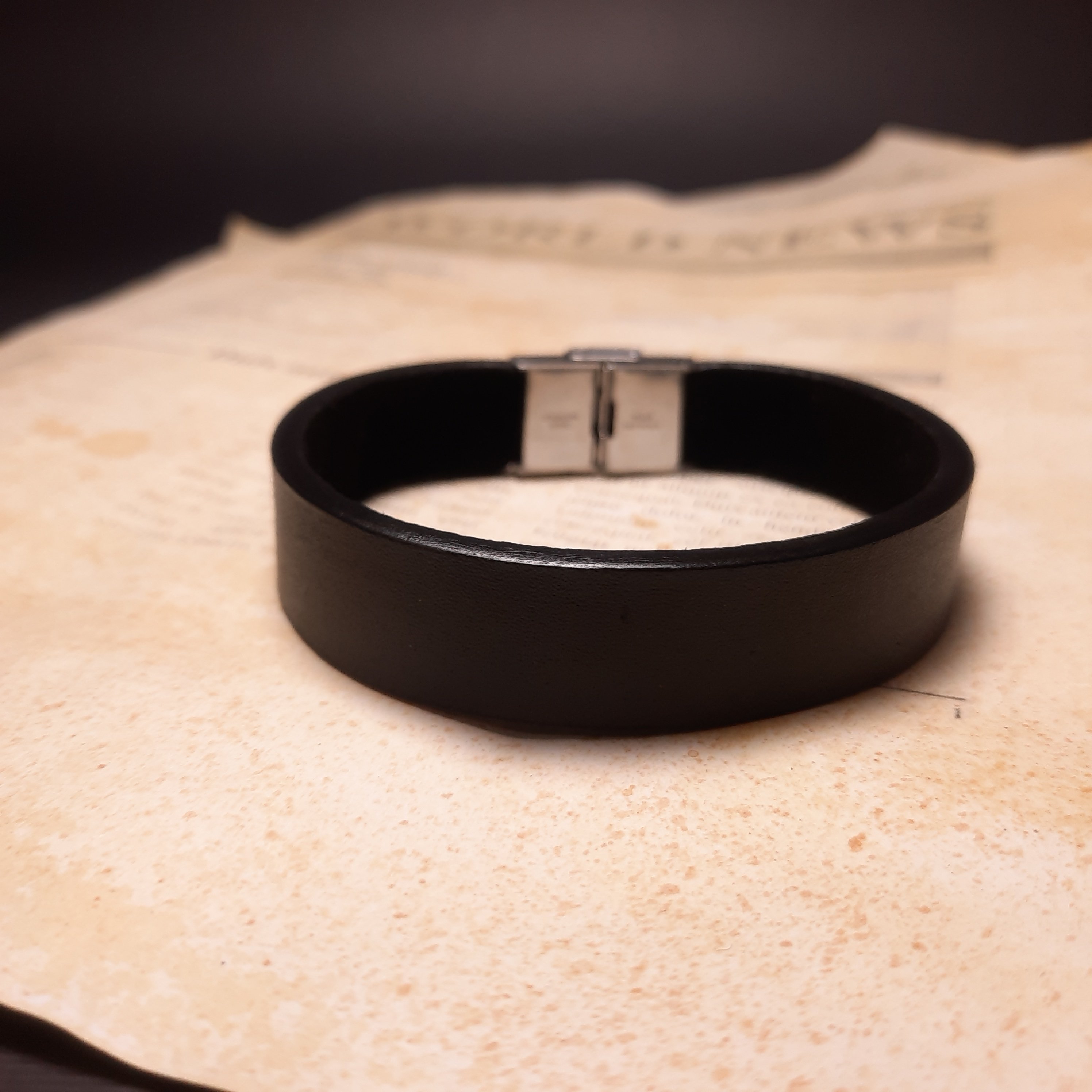 دستبند چرم طبیعی 