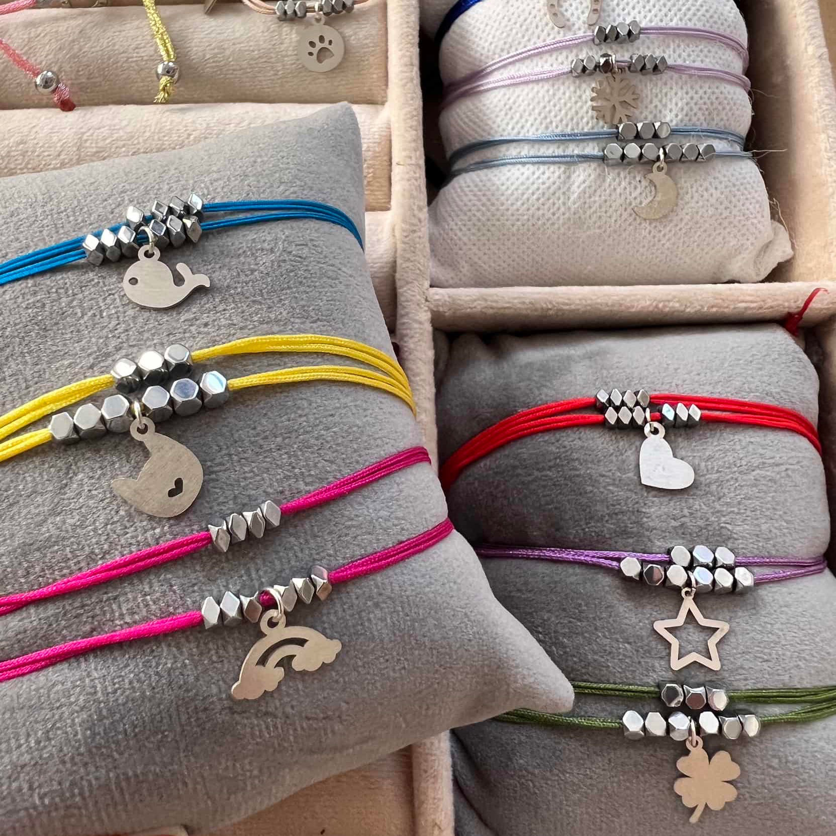 دستبند مینیمال پلاک نقره با حدید رنگ ثابت