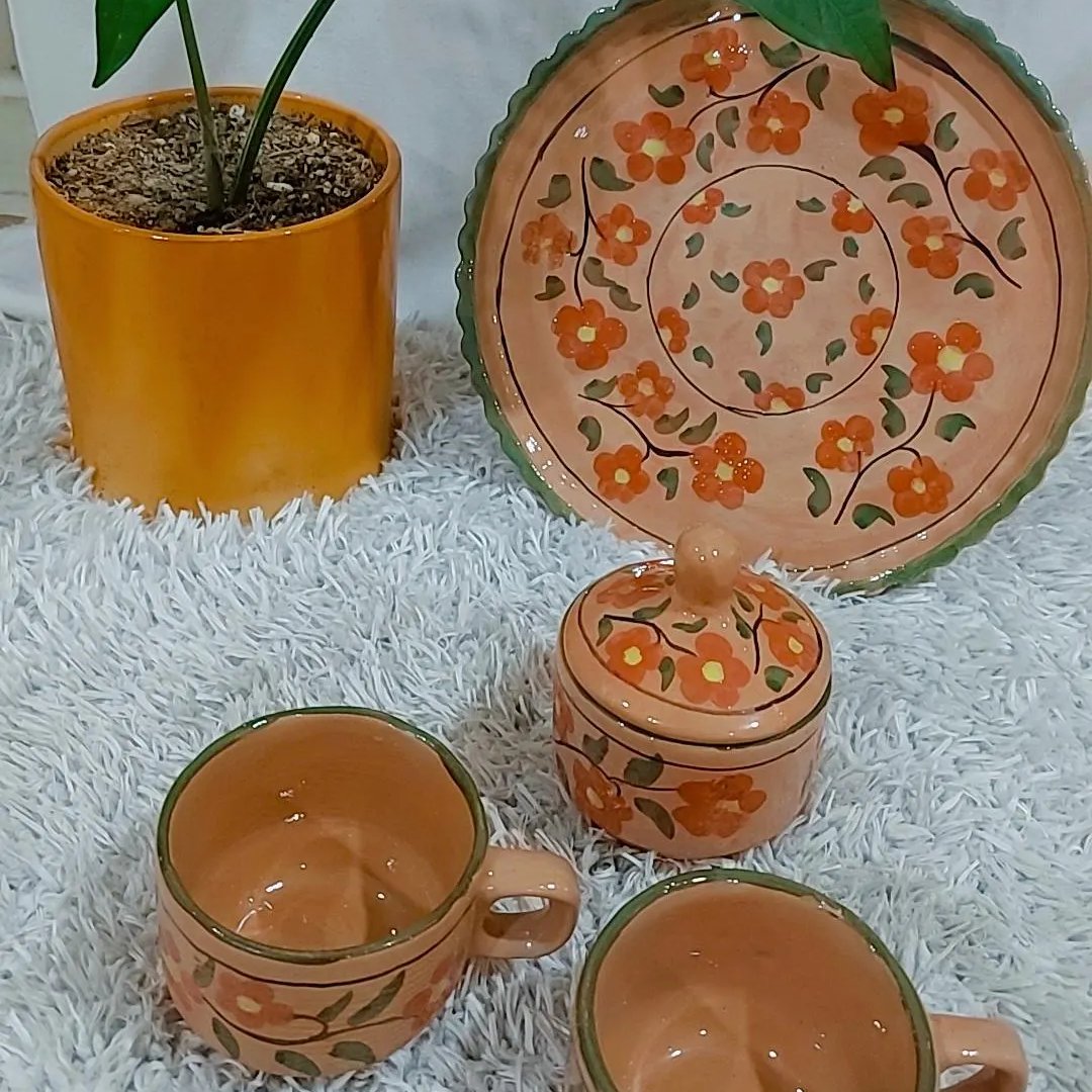 سفال ست دونفره با سینی دالبر طرح سنتی گل قرمز