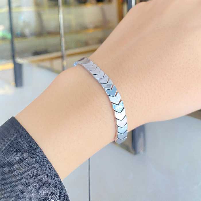 دستبند مدل مثلثی