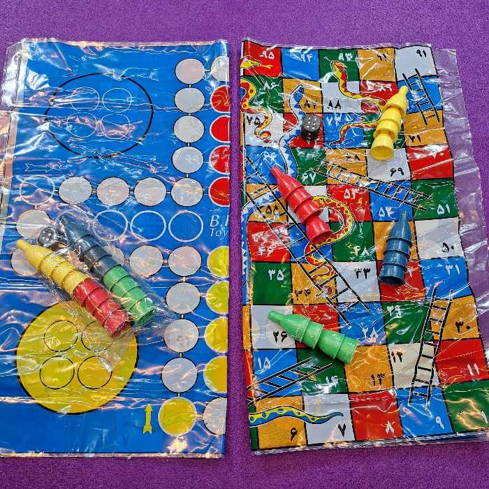 منچ و مار پله  1عدد دورو جنس پلاستیکی به همراه مهره اسباب