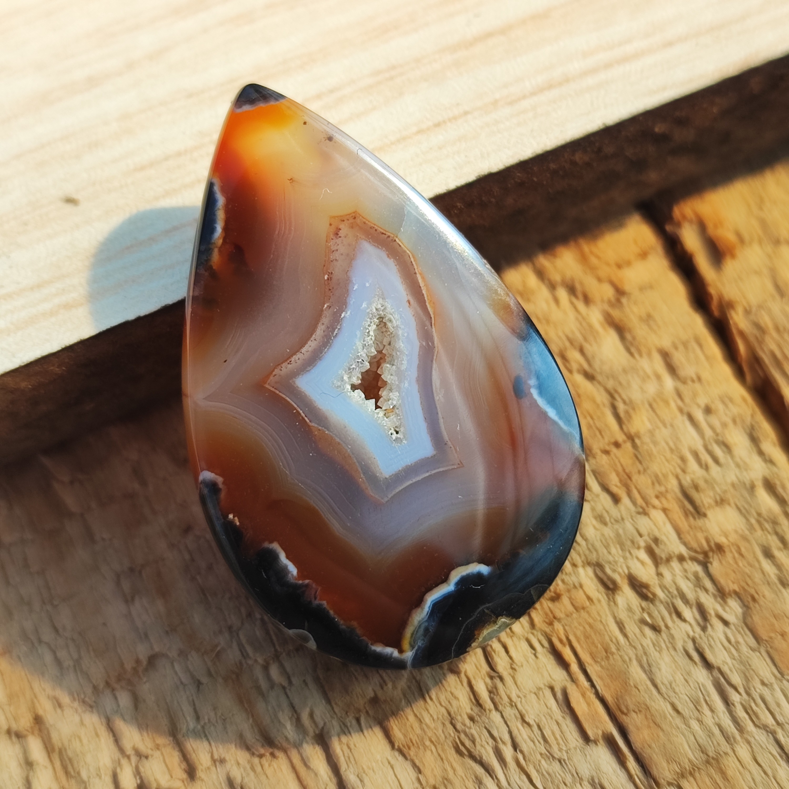 عقیق مشکی ناب خور با طرح عالی