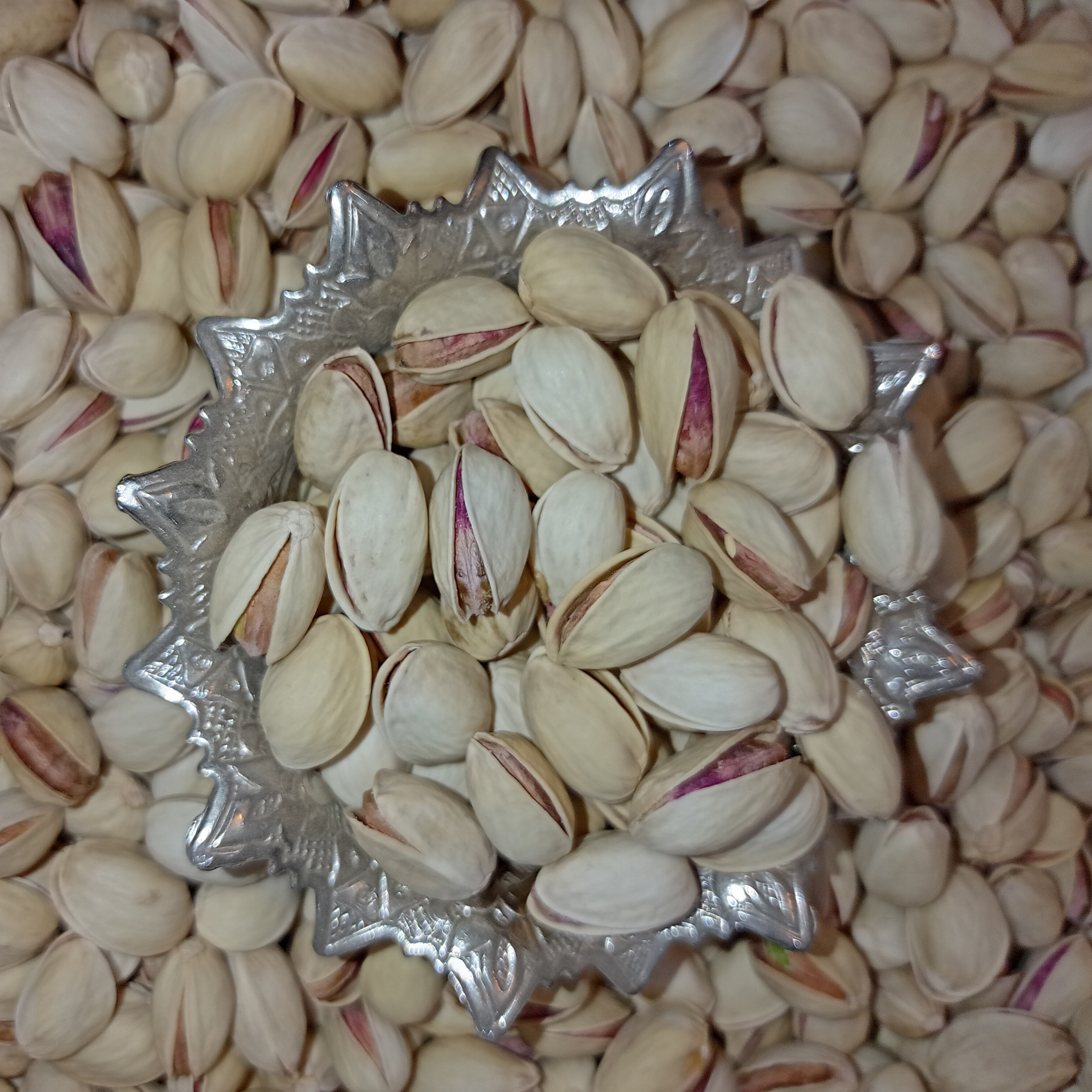 پسته خندان احمد آقایی خام امسال(1000گرمی)