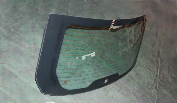 شیشه عقب ام وی ام 315 چین یدک مرکزی - خرید لوازم یدکی خودروهای چینی - لوازم یدکی خودروهای کره ای - لوازم یدکی خودروهای ژاپنی - کف قیمت بازار - ارسال سریع به سراسر ایران