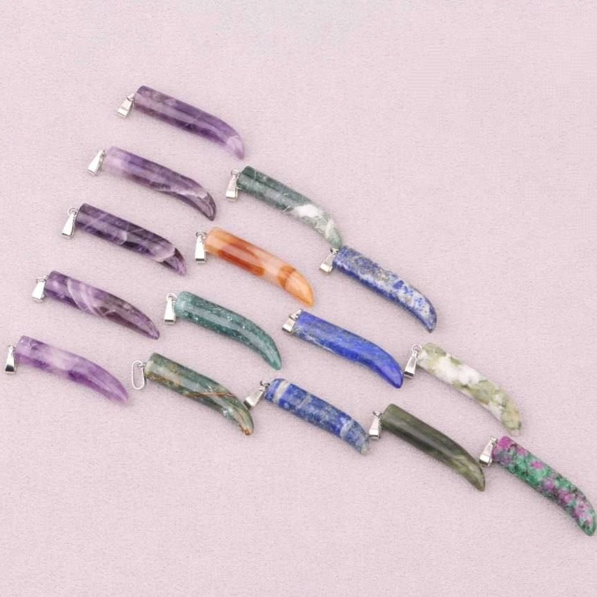 مدال گردنی طرح عاج . سنگهای طبیعی با یه طرح ویژه و خاص .